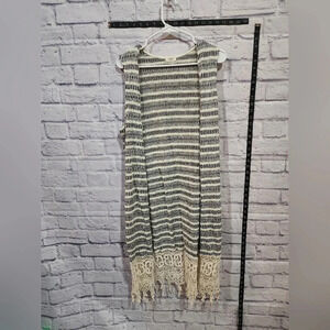 Sleeveless, open-front, knee-length Oddy brand sweater Size Large